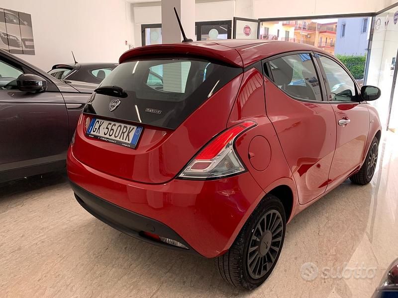 Usata Lancia Ypsilon S 69 CV (50 kW) 2022 Rosso Utilitaria