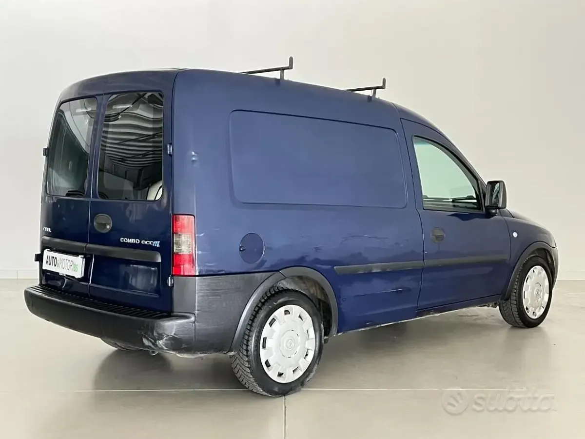 Usata Opel Combo 97 CV (71 kW) 2009 Blu Monovolume