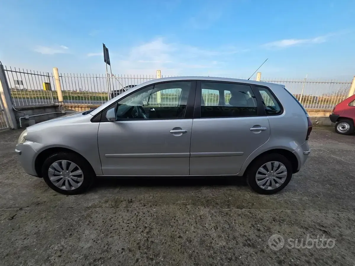 Usata VW Polo Comfortline 75 CV (55 kW) 2005 Grigio Utilitaria