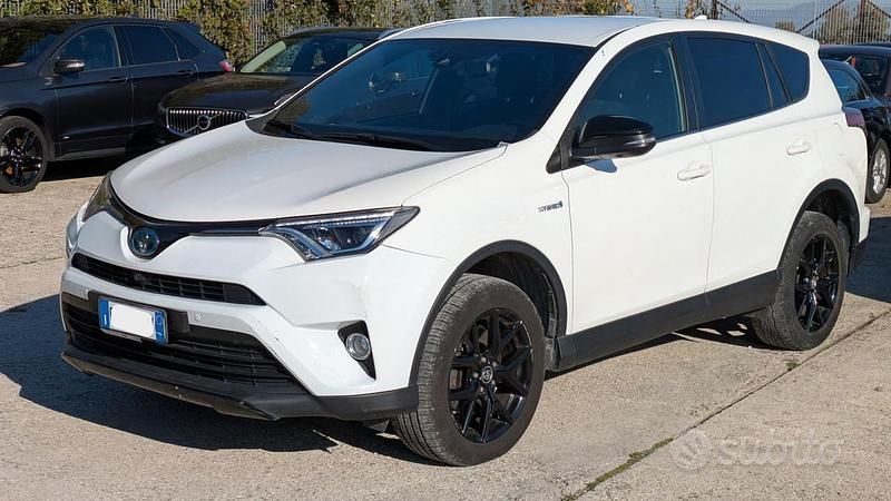 Usata Toyota RAV4 155 CV (114 kW) 2018 Bianco Monovolume