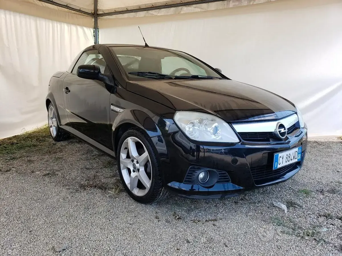 Brugt Opel Tigra Sport 69 HK (50 kW) 2005 Sort Cabriolet