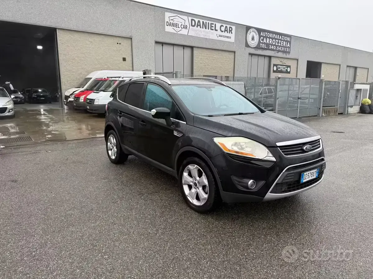 Usado Ford Kuga Titanium 136 CV (100 kW) 2010 Negro SUV