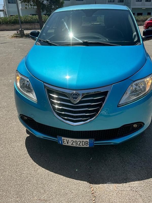 Usata Lancia Ypsilon 85 CV (62 kW) 2014 Blu Utilitaria