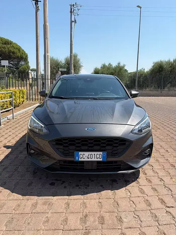 Usata Ford Focus ST-Line 120 CV (88 kW) 2020 Grigio Berlina