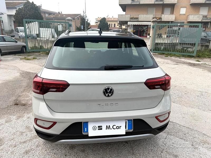 Usata VW T-Roc Life 110 CV (80 kW) 2023 Ascot gray SUV