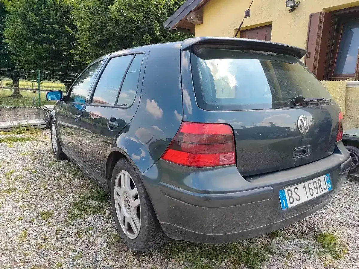 Usata VW Golf IV 90 CV (66 kW) 2001 Blu Berlina