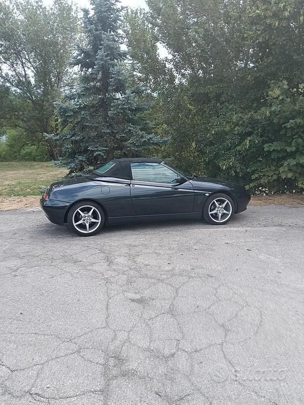 Usata Alfa Romeo Spider 150 CV (110 kW) 1996 Nero Cabrio