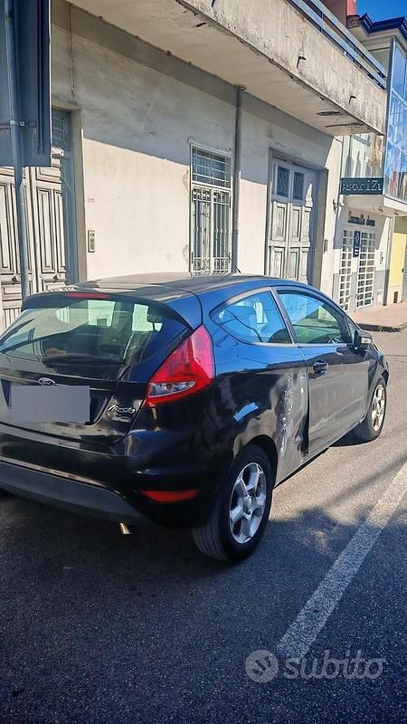 Gebraucht Ford Fiesta 97 PS (71 kW) 2010 Schwarz Kleinwagen