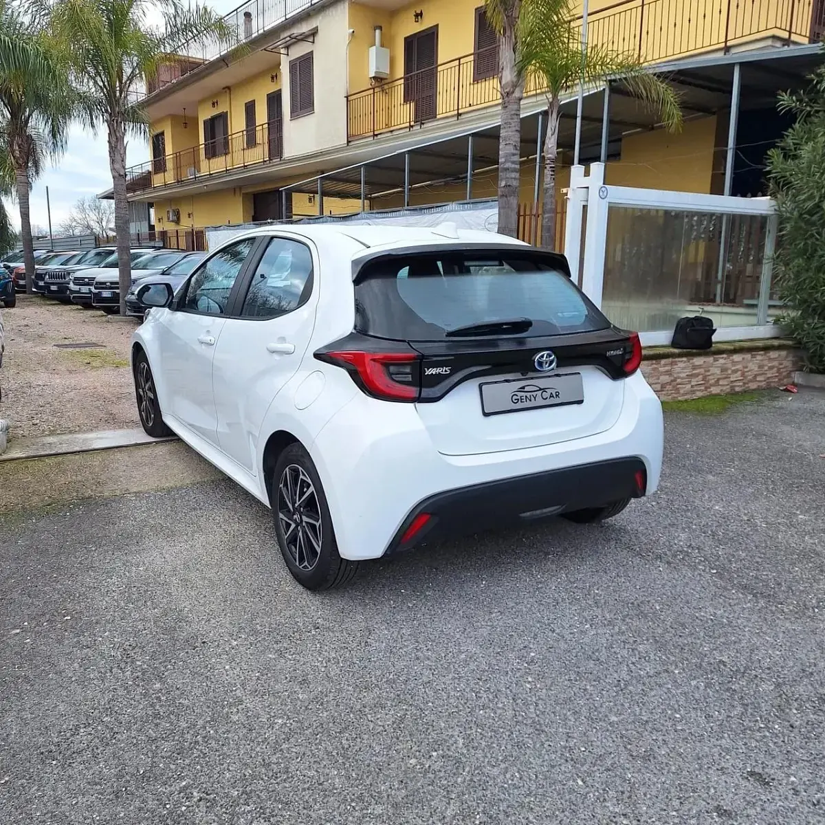 Usata Toyota Yaris Hybrid Trend 92 CV (67 kW) 2022 Bianco Berlina