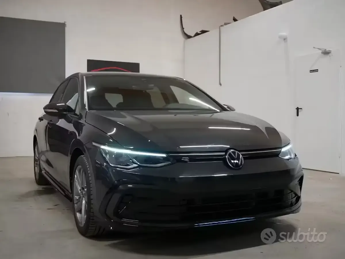 Usata VW Golf VIII R-line 131 CV (96 kW) 2023 Grigio Berlina