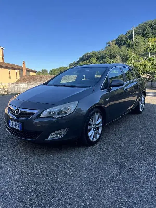 Usata Opel Astra Cosmo 125 CV (91 kW) 2011 Grigio Station wagon