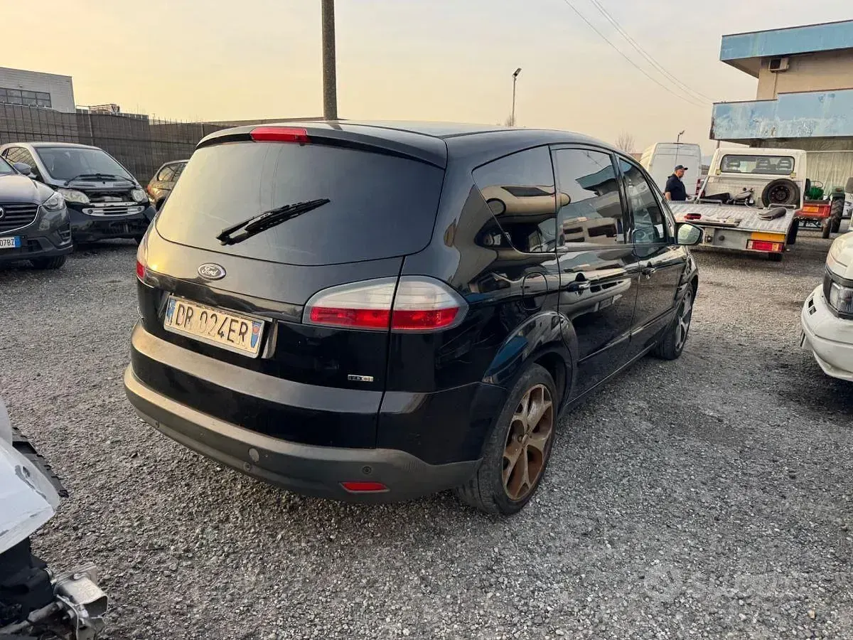 Usata Ford S-MAX Titanium 140 CV (102 kW) 2008 Nero Monovolume