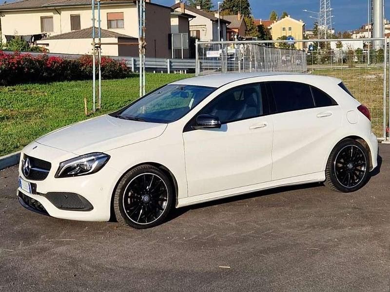 Bianco Usata 2017 Mercedes A200 AMG Tre volumi | 18.500 € (Buon prezzo) - Immagine 1/4