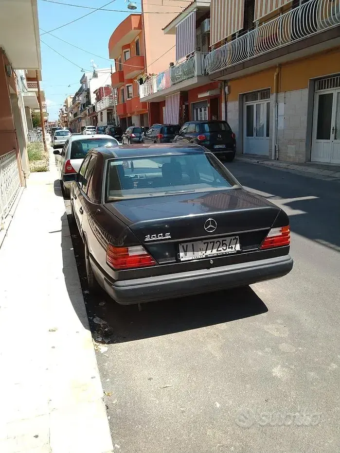 Usata Mercedes 200 1989 Nero Berlina