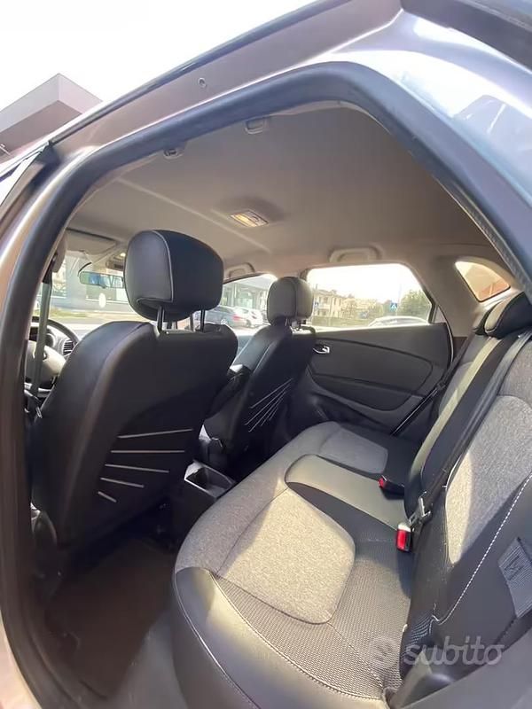 Usata Renault Captur 90 CV (66 kW) 2019 Grigio SUV