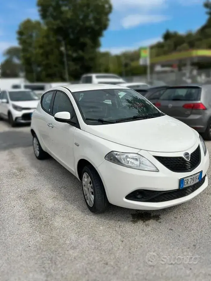 Usata Lancia Ypsilon Silver 80 CV (58 kW) 2013 Bianco Utilitaria