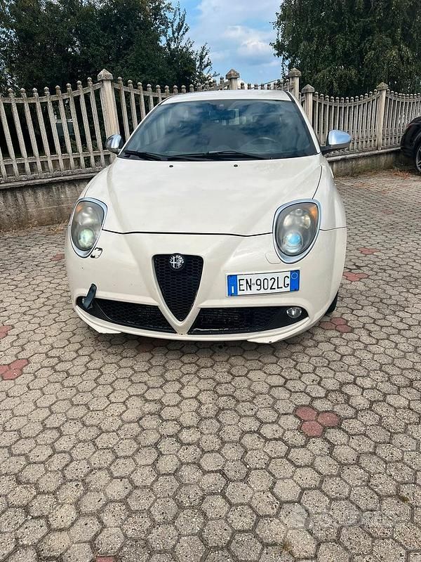 Beige Usata 2012 Alfa Romeo MiTo Quadrifoglio Verde Due volumi | 5500 € (Ottimo prezzo) - Immagine 1/4