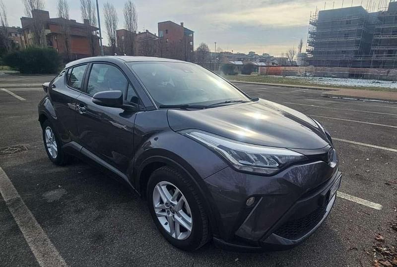 Usata Toyota C-HR Active 98 CV (72 kW) 2023 Grigio SUV