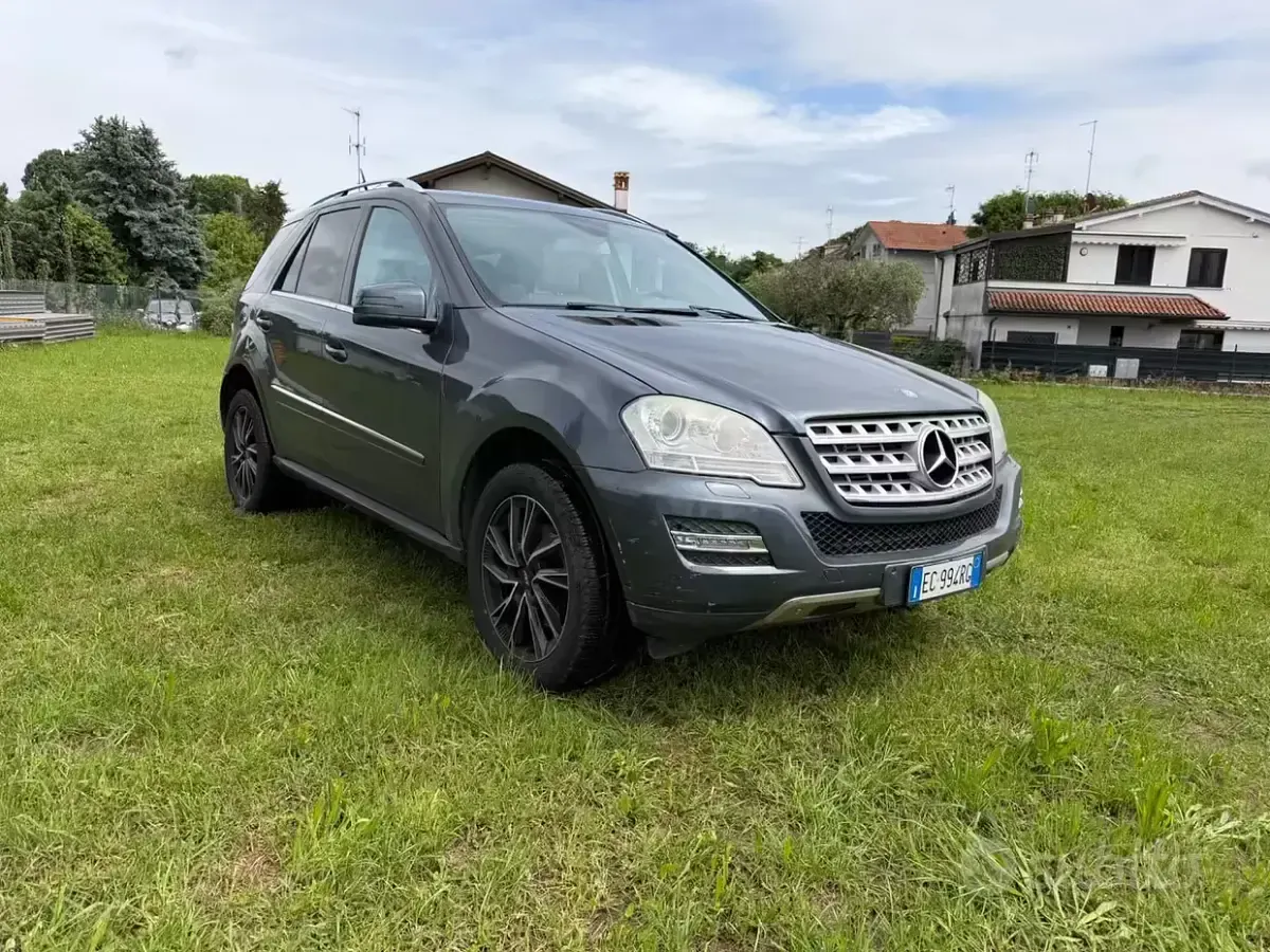Usata Mercedes ML350 Premium 231 CV (169 kW) 2010 Blu SUV