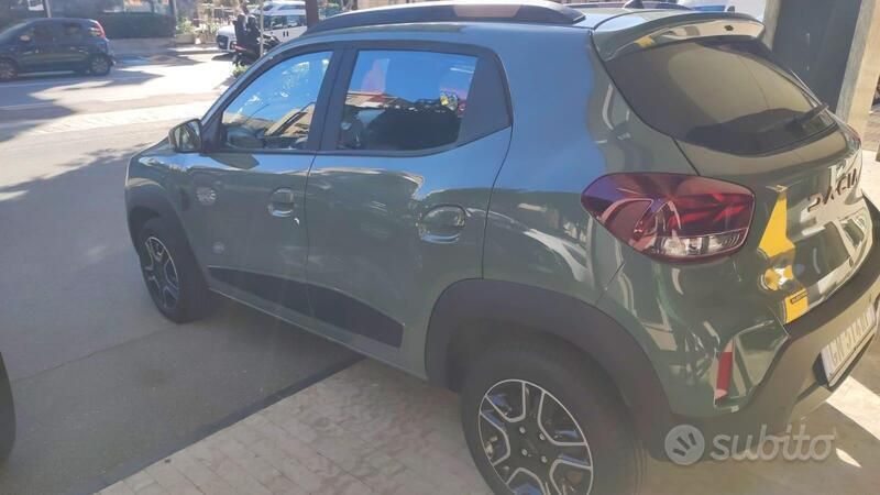 Verde Usata 2023 Dacia Spring Due volumi | 12.500 € (Molto cara) - Immagine 1/4