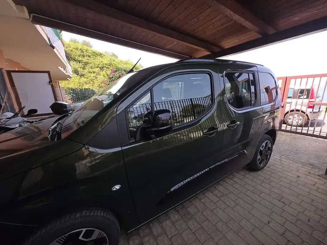 Usata Fiat Doblò 131 CV (96 kW) 2025 Verde Monovolume