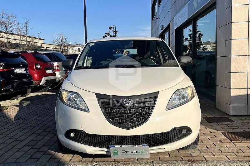 Usata Lancia Ypsilon 69 CV (50 kW) 2015 Bianco Utilitaria