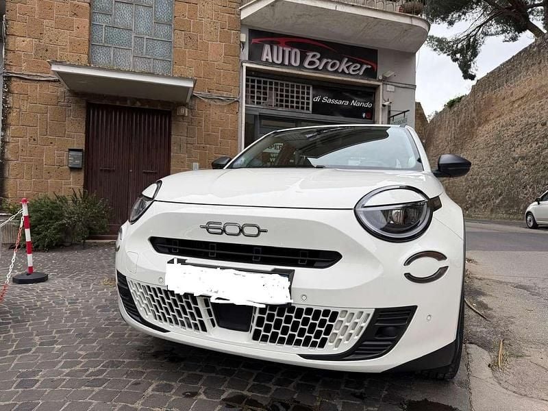 Usata Fiat 600 101 CV (74 kW) 2024 Bianco SUV