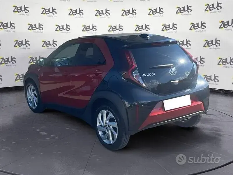 Usata Toyota Aygo X Lounge 72 CV (52 kW) 2022 Rosso SUV
