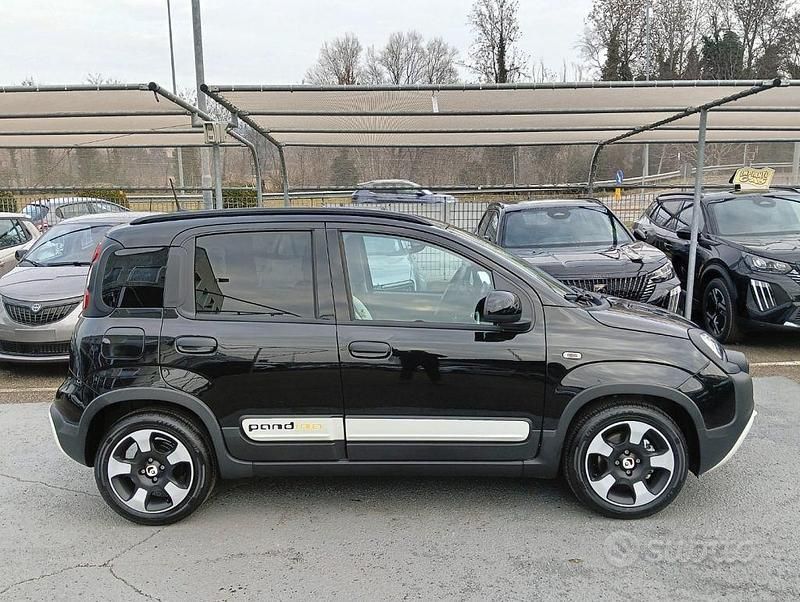 Nuova Fiat Panda Cross Cross 69 CV (50 kW) 2025 Nero metallizzato Utilitaria