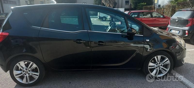Usata Opel Meriva 95 CV (69 kW) 2017 Nero Monovolume