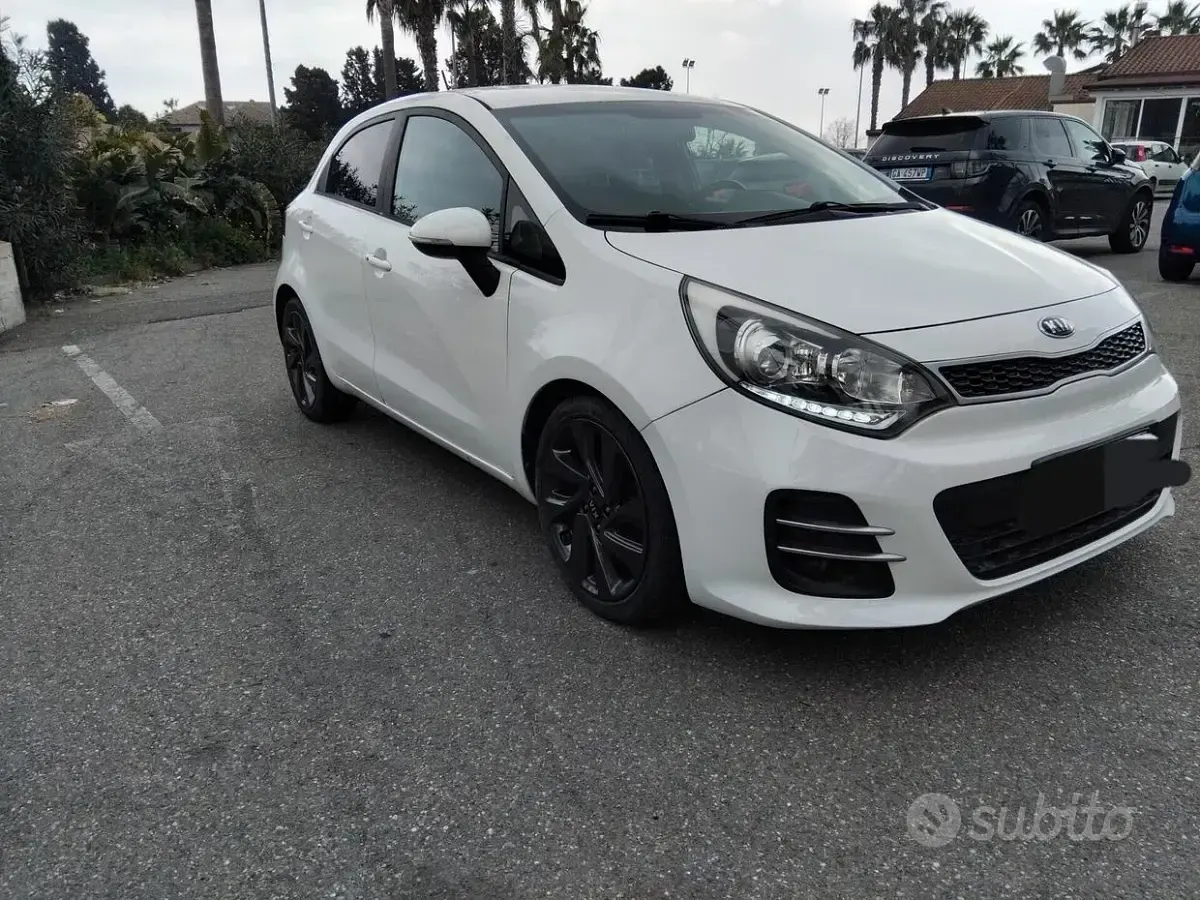 Usado Kia Rio 90 HP (66 kW) 2017 Branco Sedan