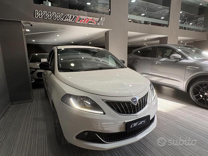 Usata Lancia Ypsilon 70 CV (51 kW) 2024 Bianco Utilitaria