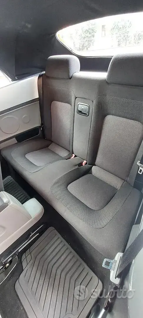 Usata VW New Beetle 102 CV (75 kW) 2004 Grigio Utilitaria