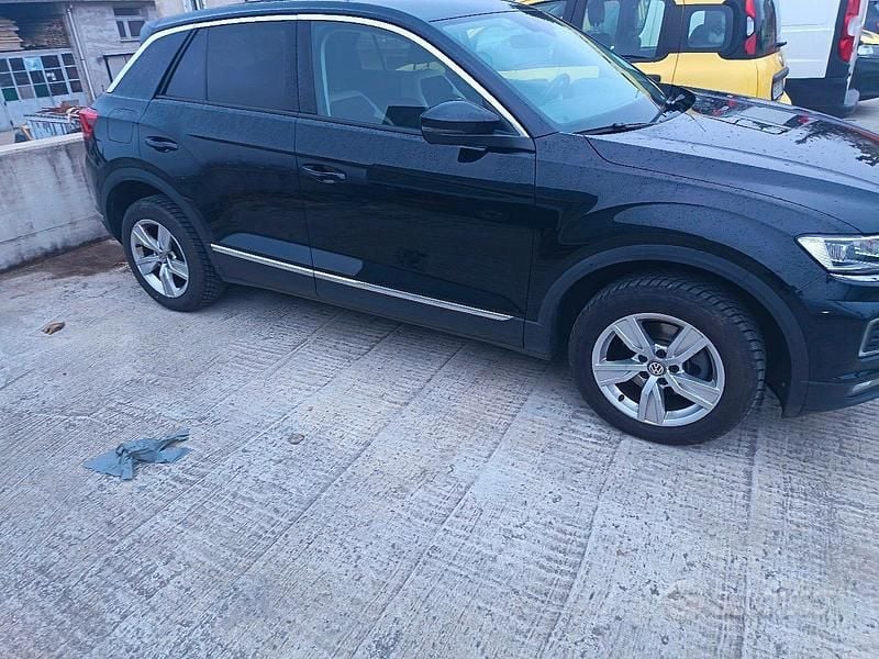 Usata VW T-Roc 115 CV (84 kW) 2020 Nero SUV