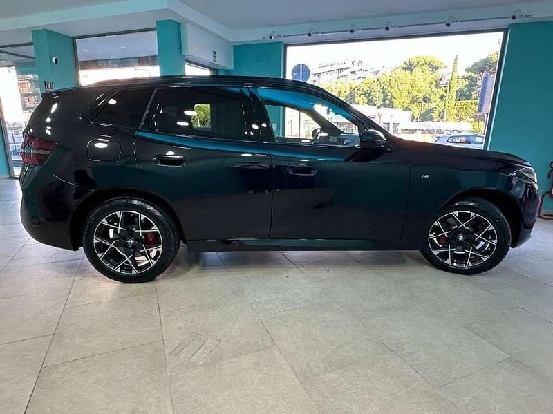 Usata BMW X3 M Sport 197 CV (144 kW) 2025 Black sapphire metallizzato SUV