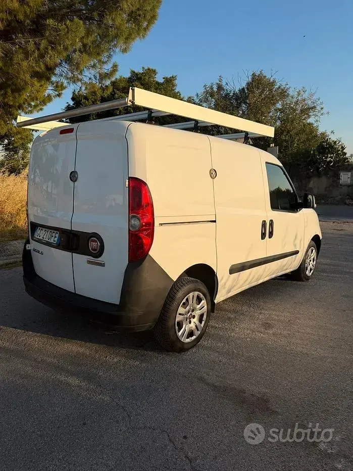 Usata Fiat Doblò S 105 CV (77 kW) 2021 Bianco Monovolume