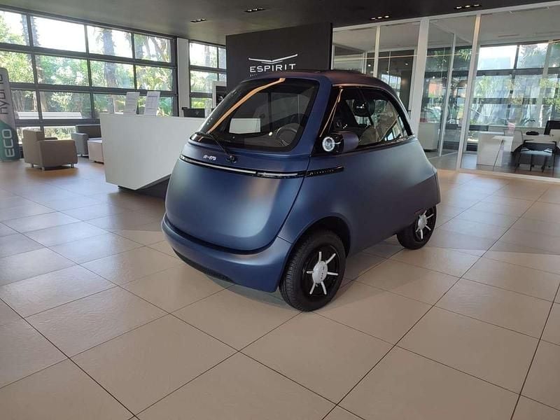 Nuova Micro Microlino 13 kW (18 CV) 2025 Barcellona blu matt Utilitaria