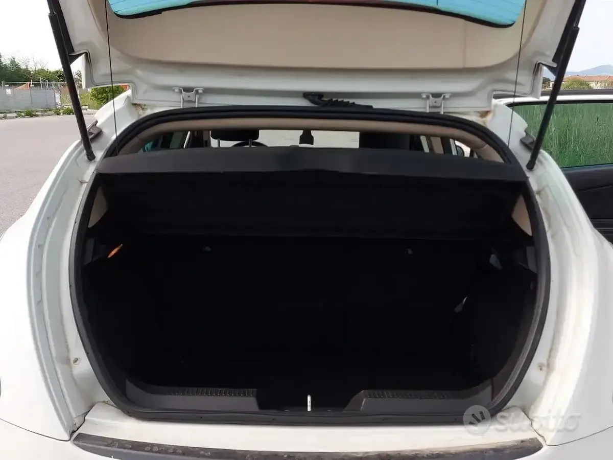 Usata Lancia Delta 80 CV (58 kW) 2013 Grigio Utilitaria