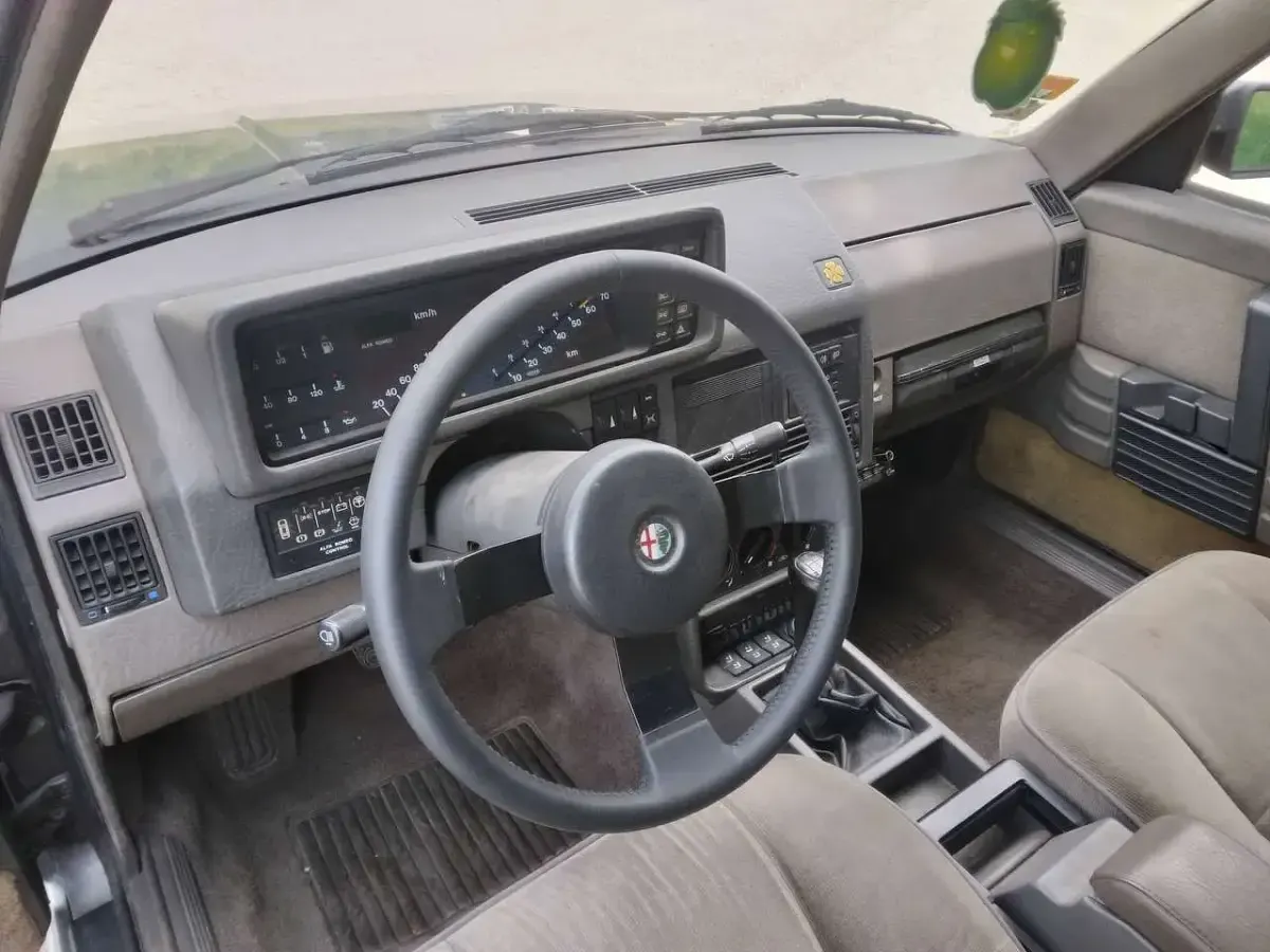 Usata Alfa Romeo 90 Quadrifoglio 156 CV (114 kW) 1986 Grigio neutro doppio strato Berlina