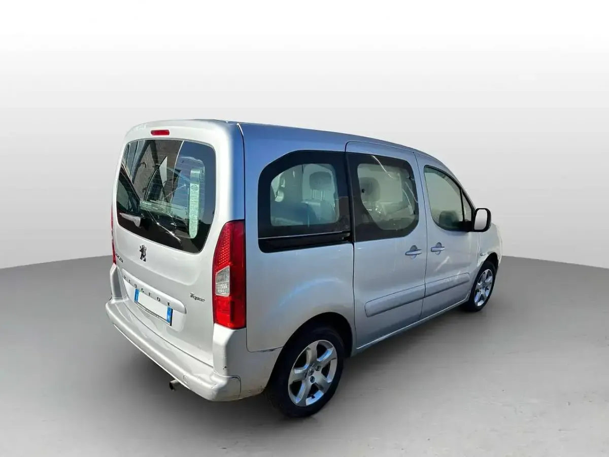 Usata Peugeot Partner Tepee Family 111 CV (81 kW) 2012 Argento Monovolume