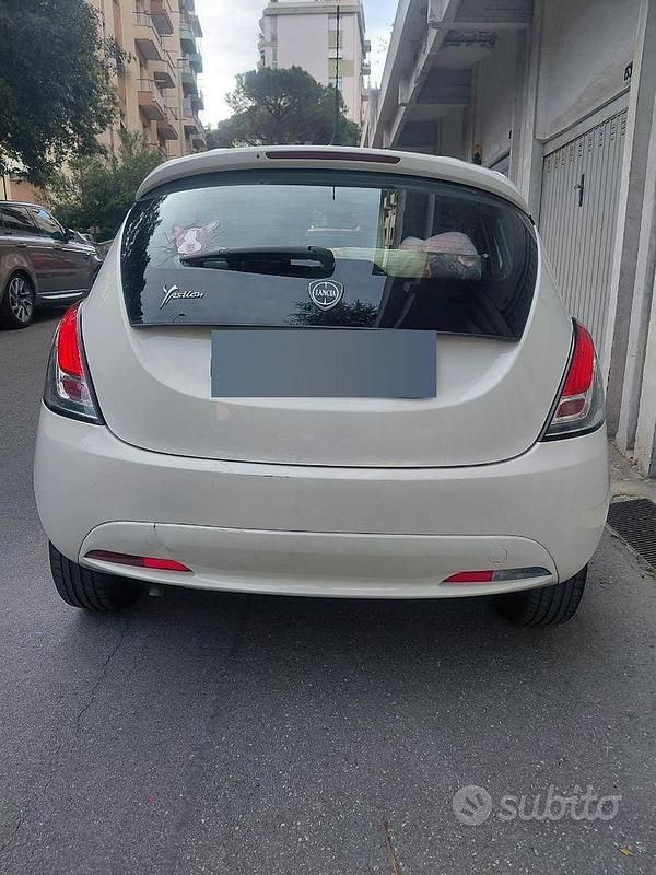 Begagnad Lancia Ypsilon Silver 69 HK (50 kW) 2016 Vit Halvkombi