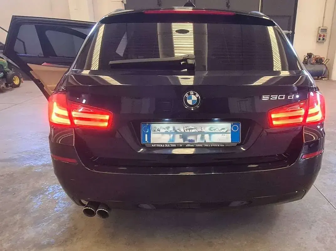 Usata BMW 530 245 CV (180 kW) 2011 Blu/azzurro Station wagon