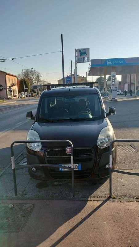 Usata Fiat Doblò Dynamic 135 CV (99 kW) 2011 Marrone Monovolume