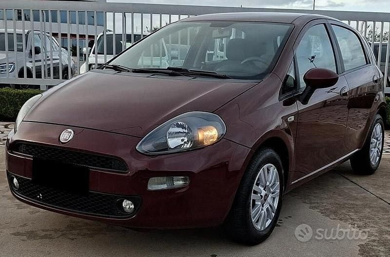 Usata Fiat Grande Punto 78 CV (57 kW) 2012 Rosso Utilitaria