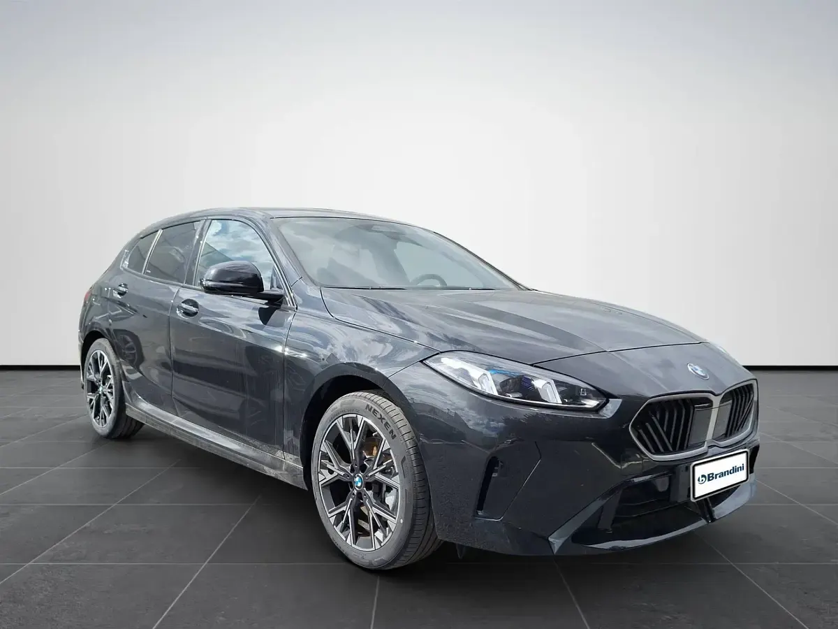 Nuova BMW 120 Comfort Edition 150 CV (110 kW) 2026 Black sapphire metallizzato Utilitaria