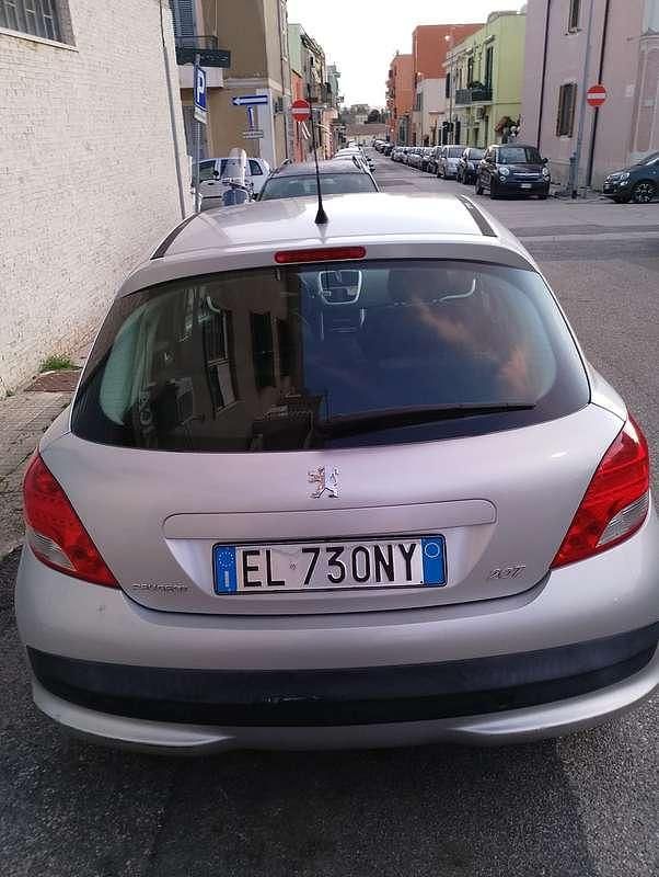Gebraucht Peugeot 207 Active 68 PS (50 kW) 2012 Limousine