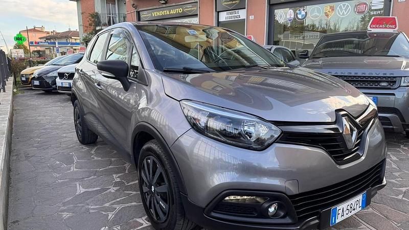 Usata Renault Captur Intens 89 CV (65 kW) 2015 Grigio SUV