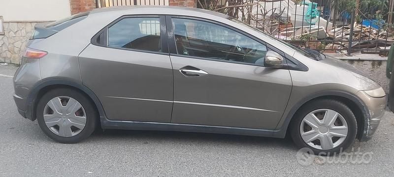 Usata Honda Civic 140 CV (102 kW) 2006 Grigio Berlina