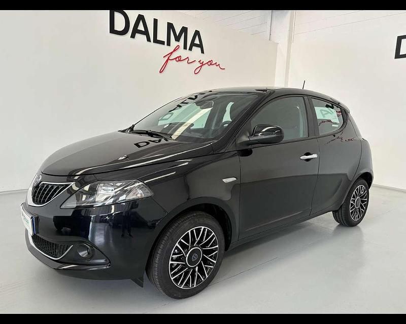Nero vulcano Usata 2024 Lancia Ypsilon Due volumi | 15.990 € (Molto cara) - Immagine 1/4