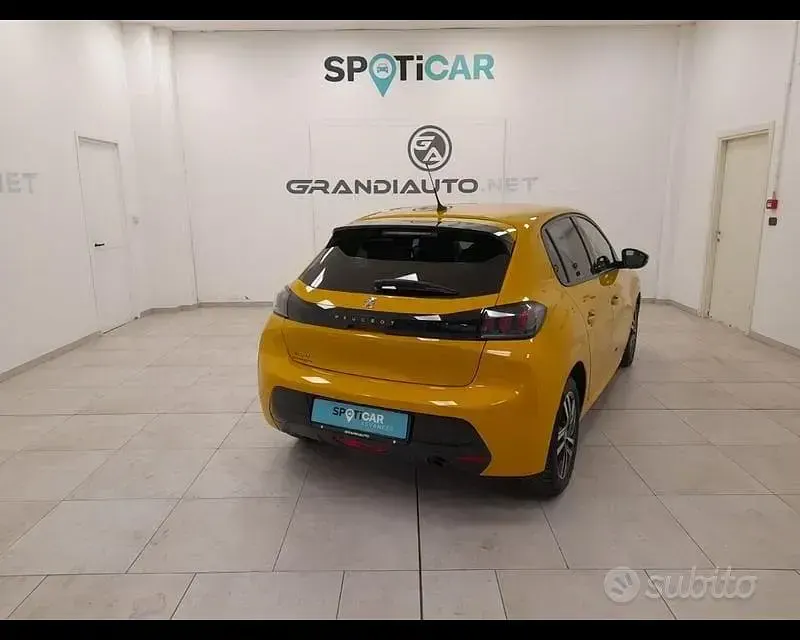 Usata Peugeot 208 Allure 101 CV (74 kW) 2021 Giallo Utilitaria